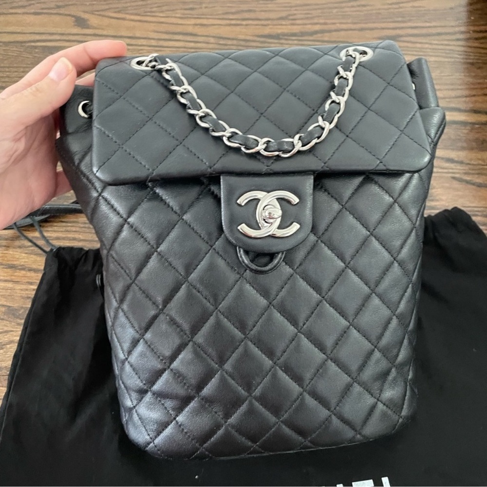 Chanel Urban Spirit backpack calfskin black size S-comes with box, dustbag